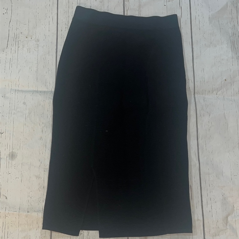 Uniqlo black knee length knit skirt